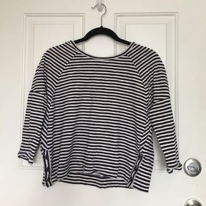 3/$15💜Navy/Cream Striped Sweater